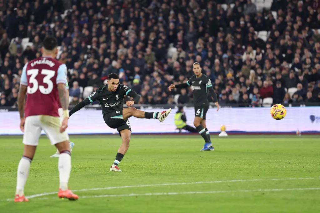 关于门将表现神勇，西汉姆联险胜对手的信息