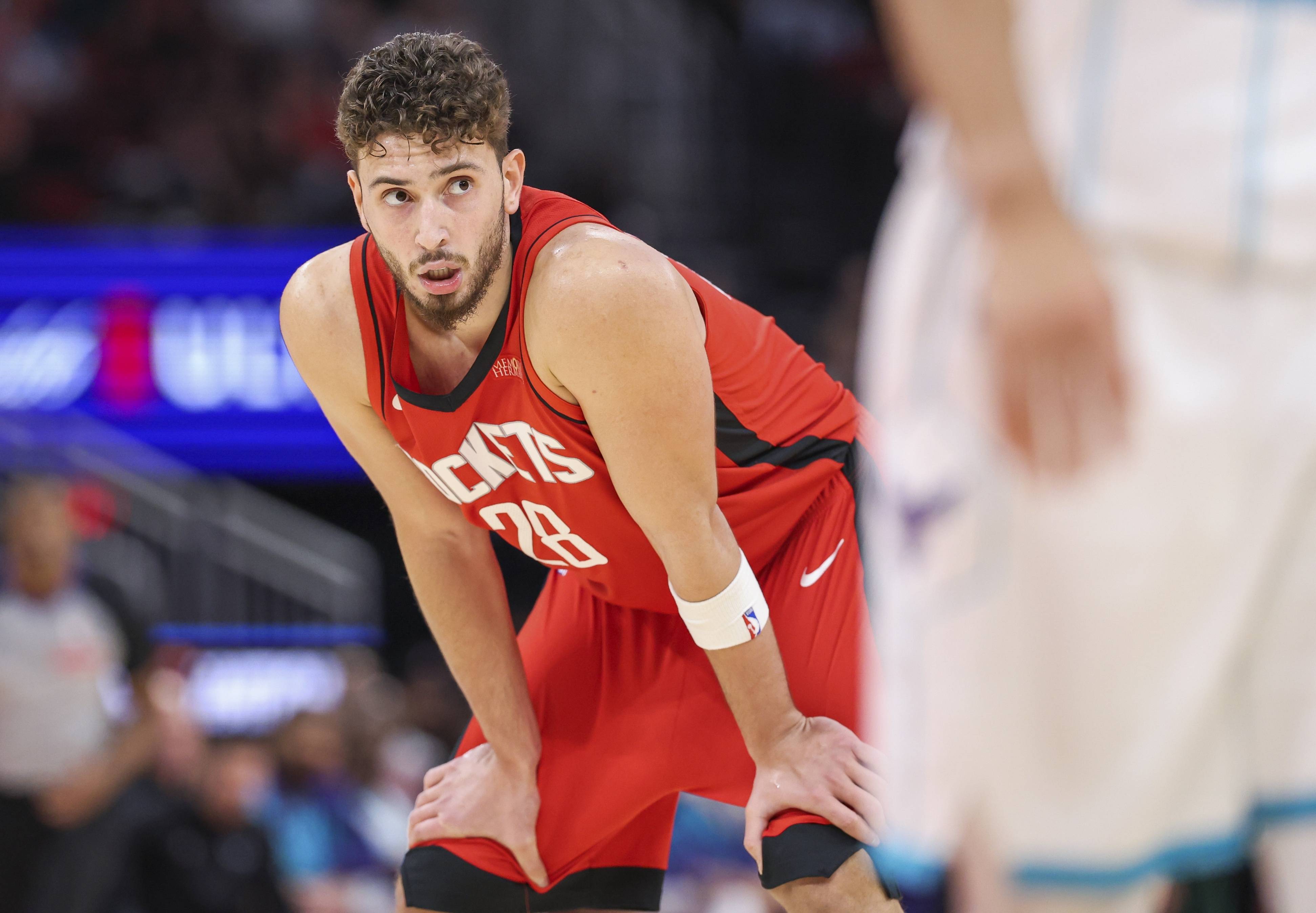 火箭险胜助攻爆棚，命运悬念关键表现点燃全场！的简单介绍